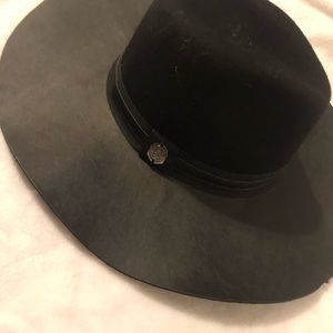 Black Vince Camuto Fedora hat